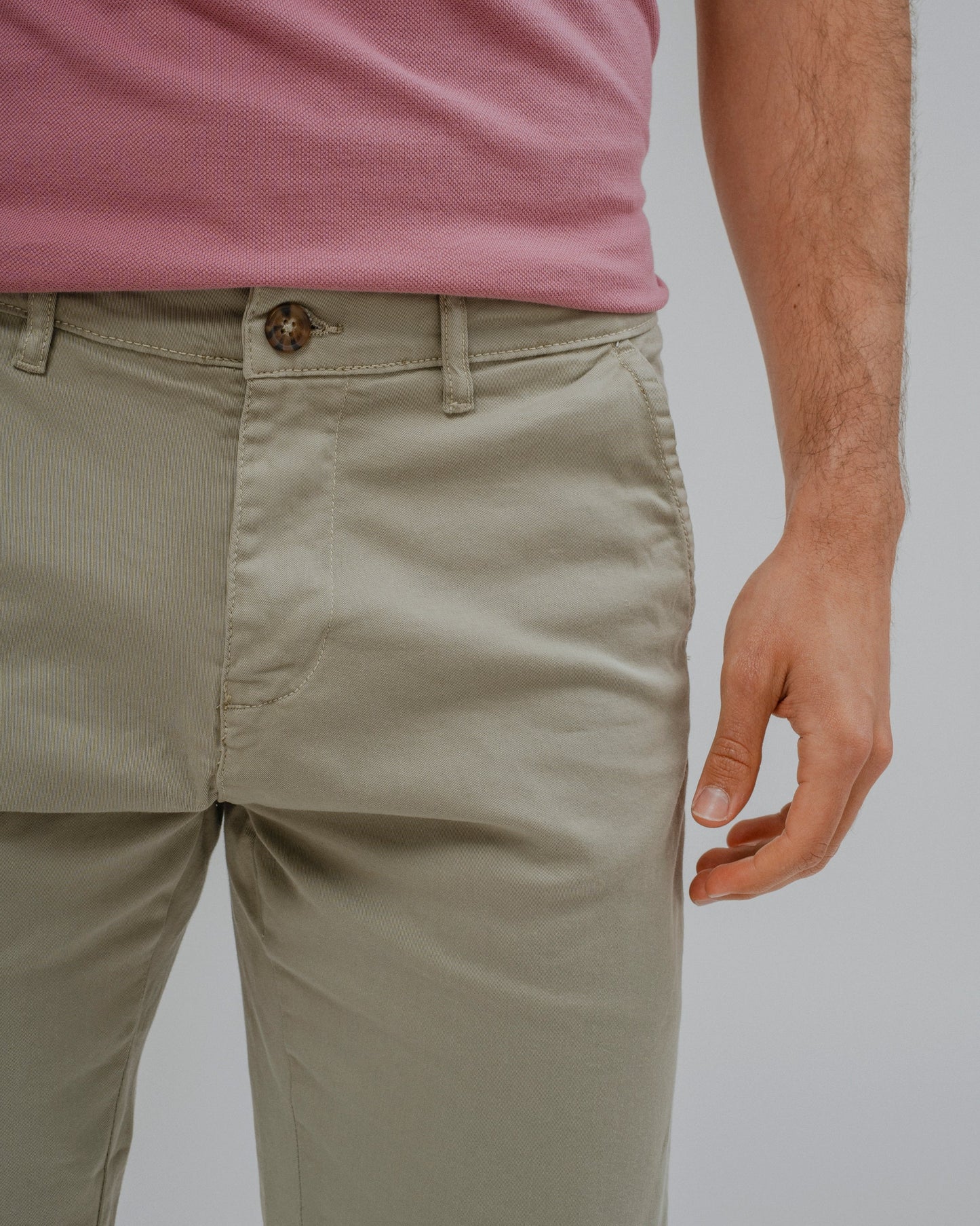 Bermuda tipo chino verde para hombre