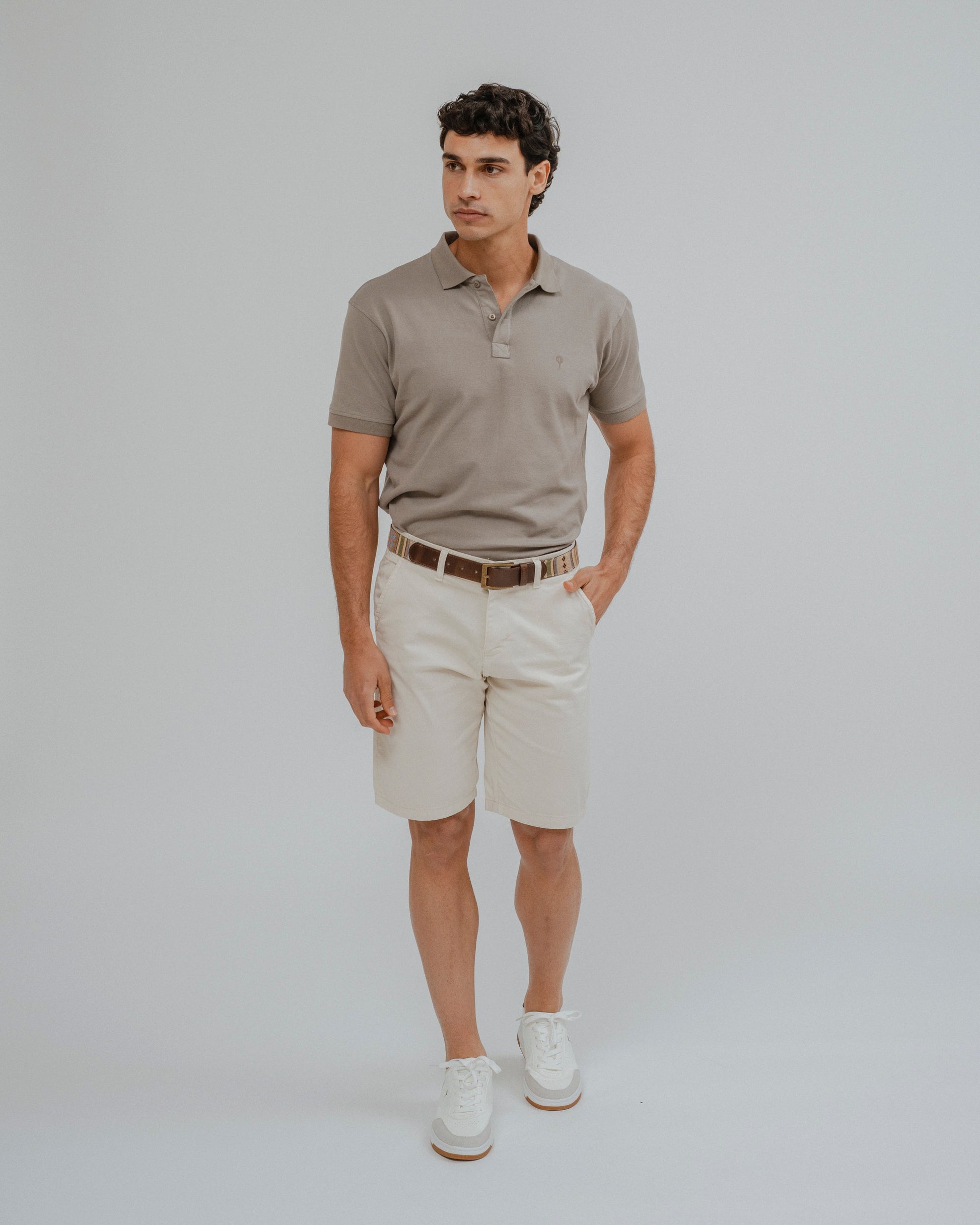 Bermuda tipo chino beige para hombre