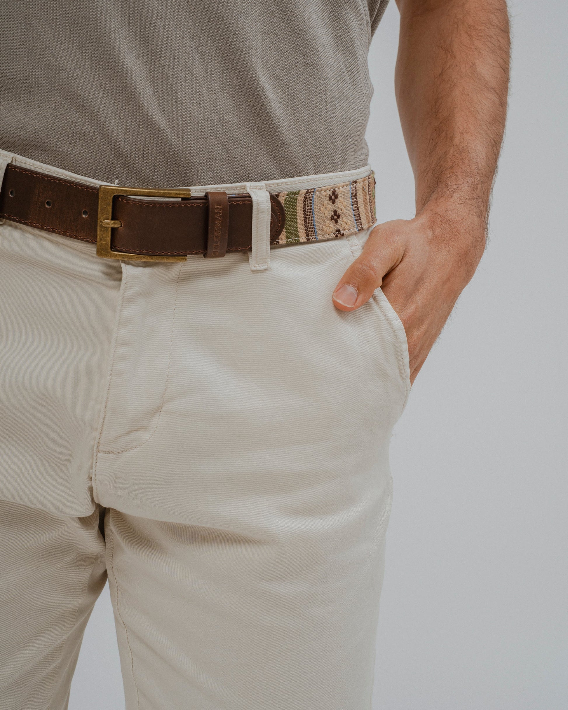 Bermuda tipo chino beige para hombre