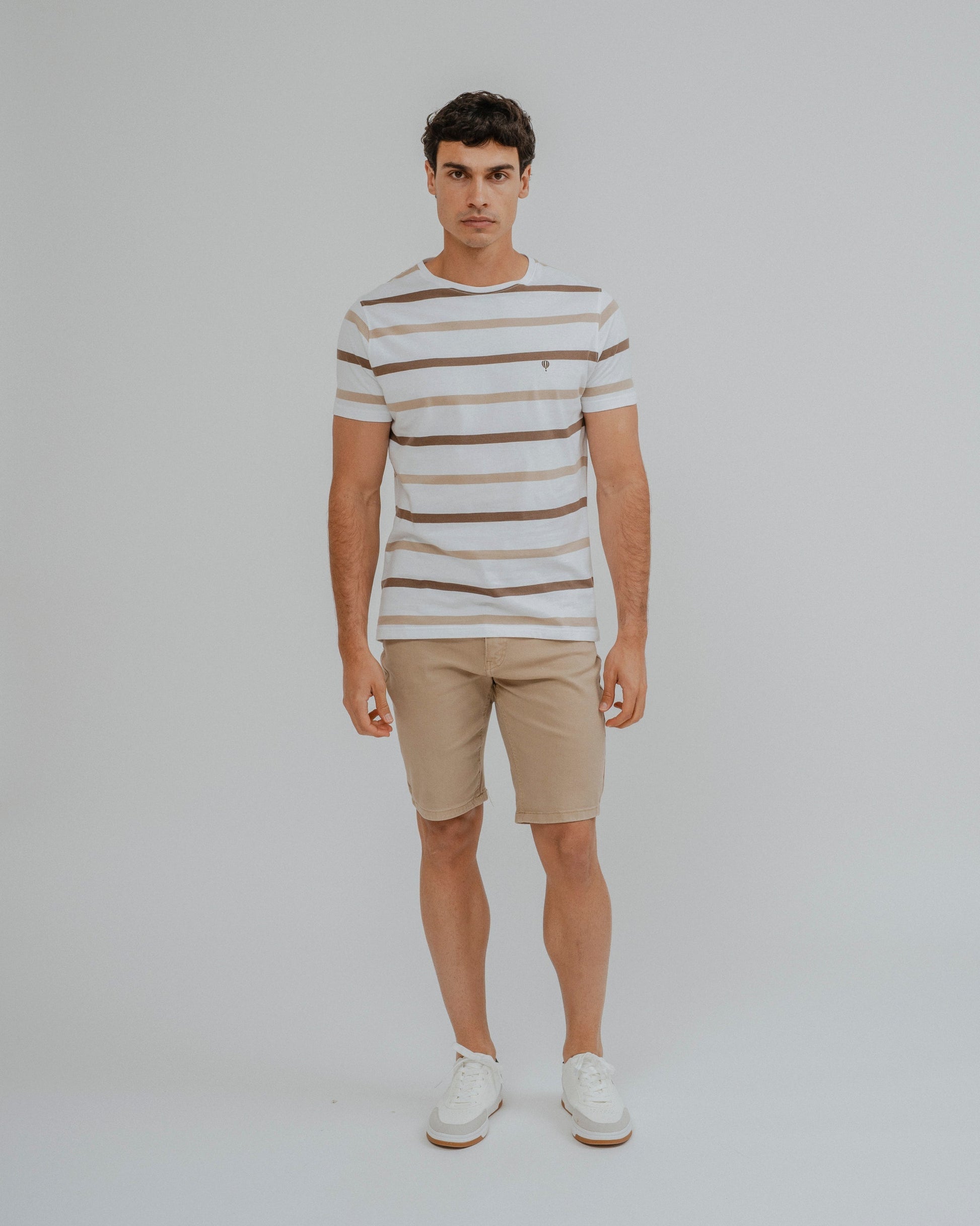 Bermuda corta 5 bolsillos beige para hombre