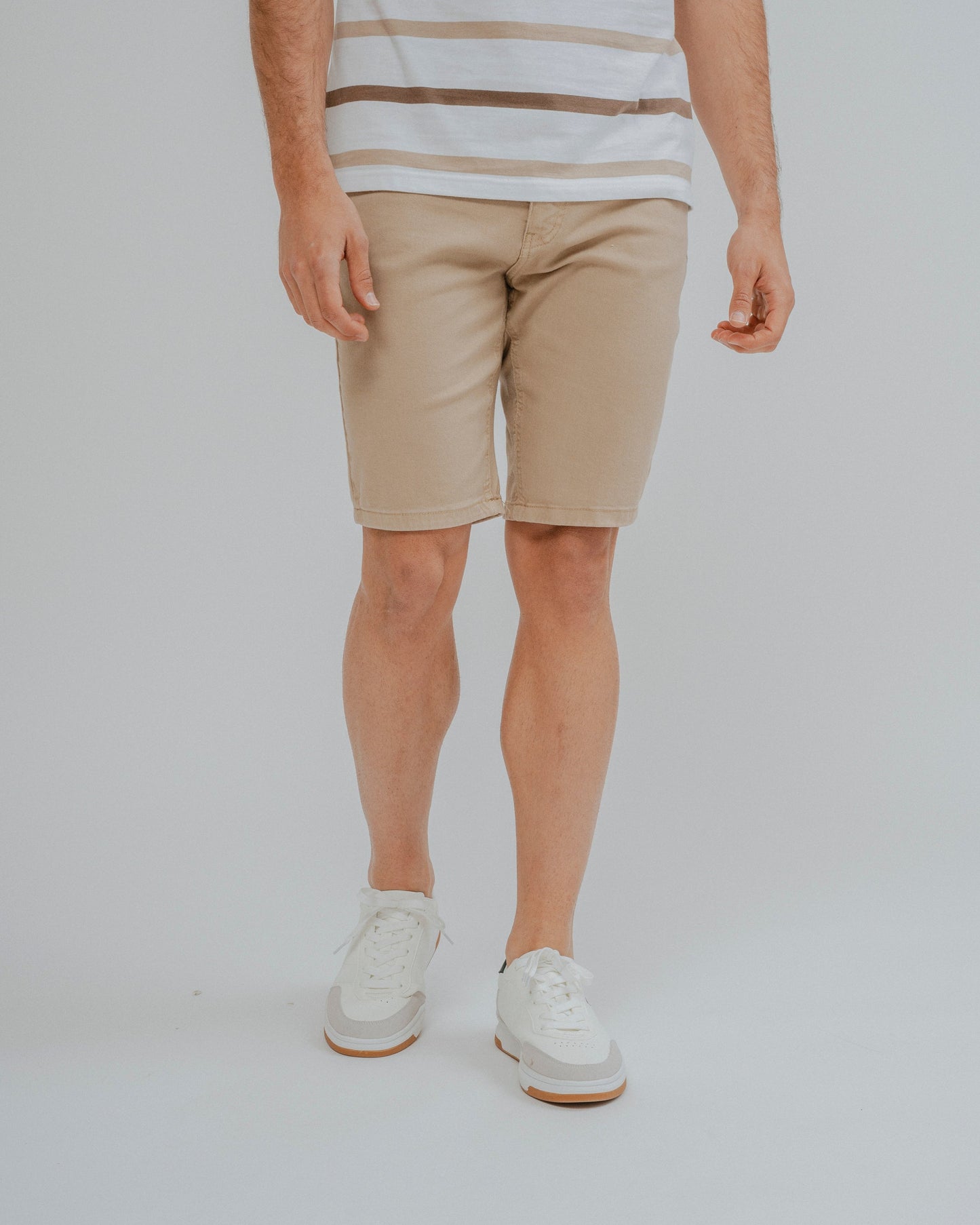 Bermuda corta 5 bolsillos beige para hombre