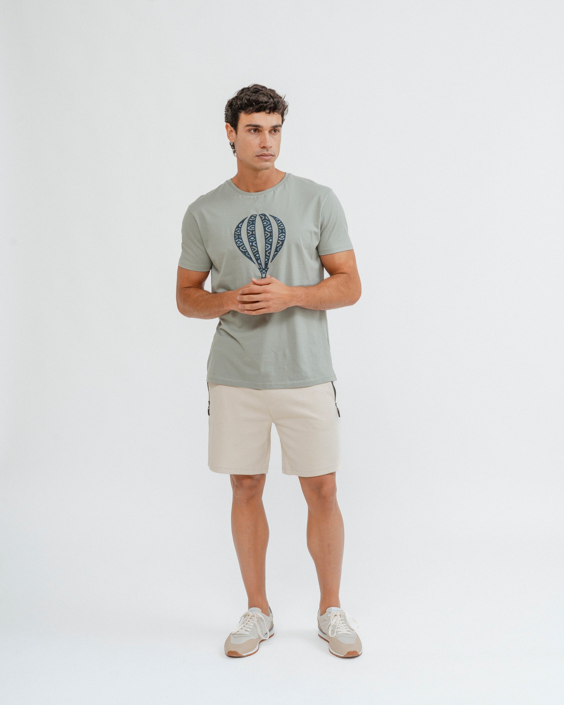 Bermuda jogger estructurada beige para hombre
