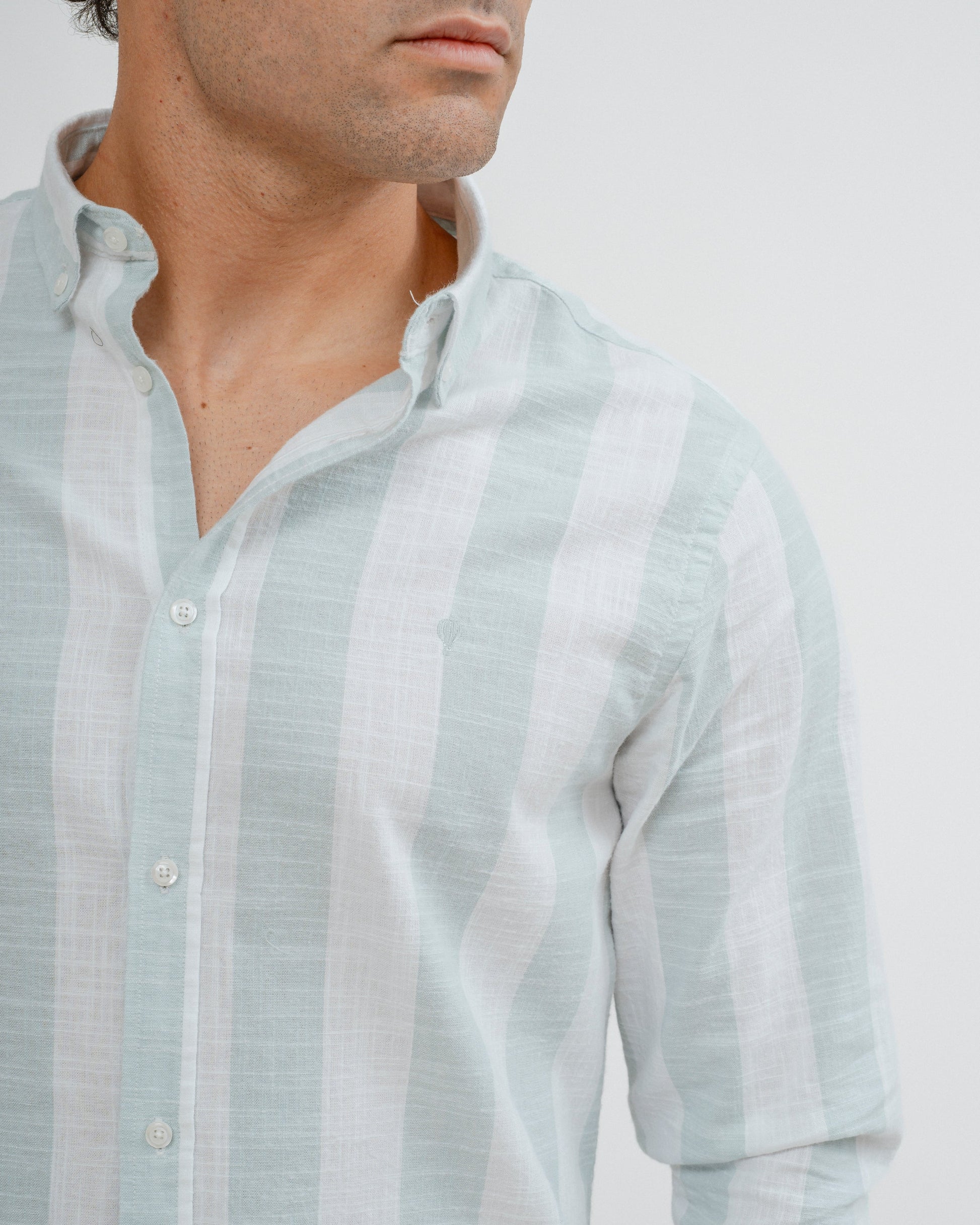Camisa celeste a rayas 100% algodón para hombre