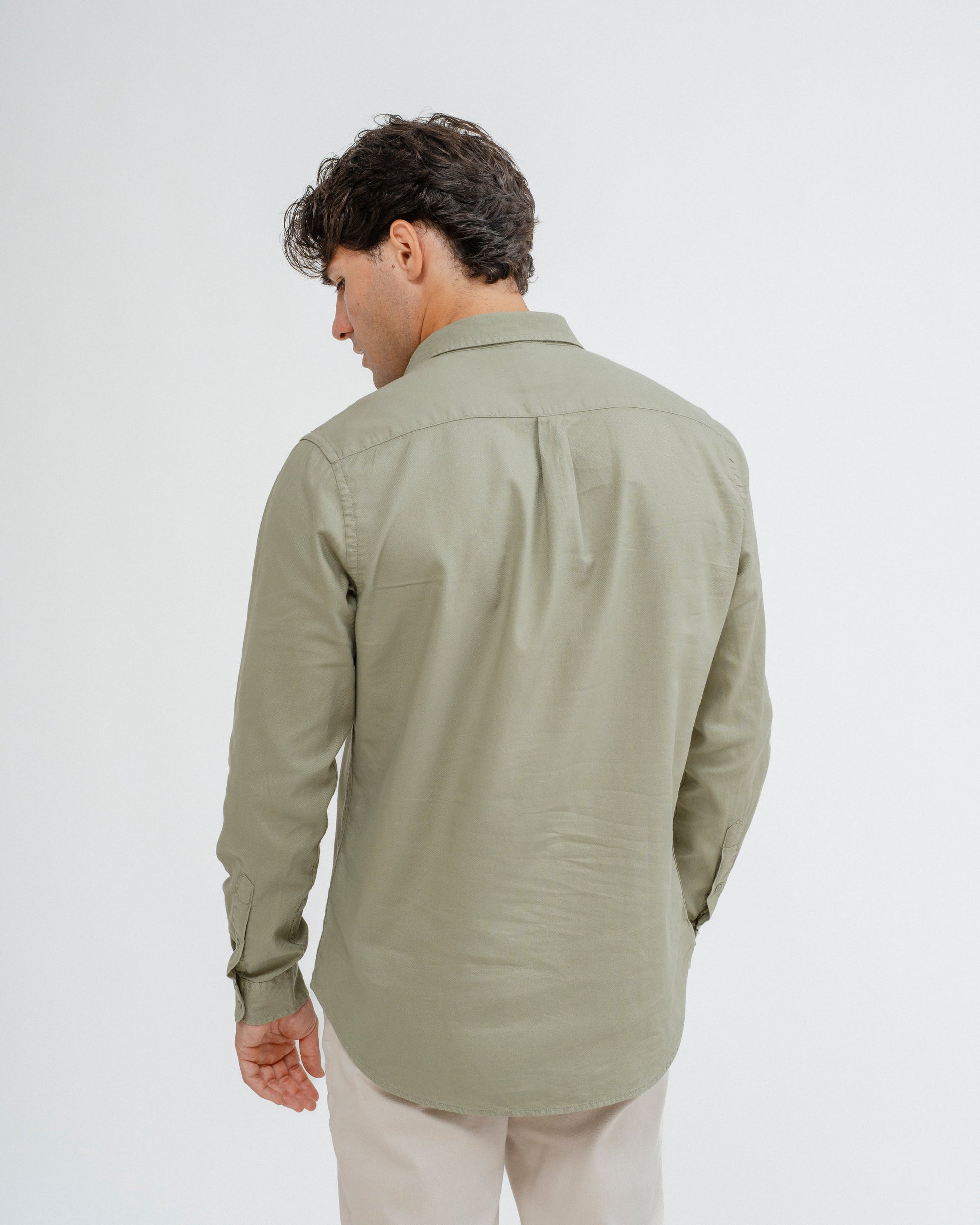 Camisa estilo polera verde de algodón para hombre