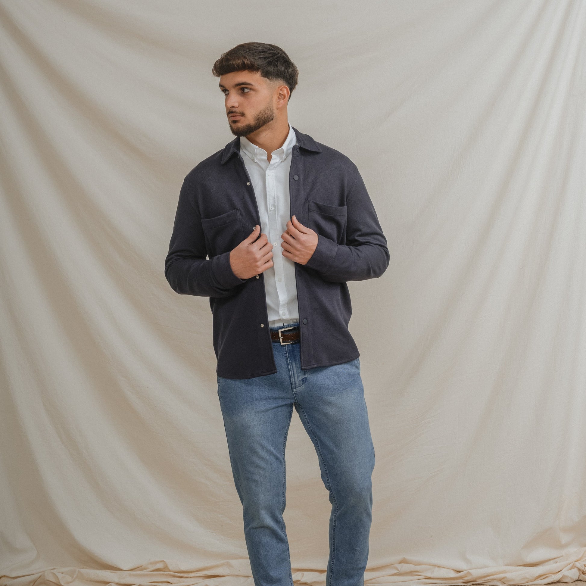 Sobrecamisa de punto azul para hombre con bolsillos de parche