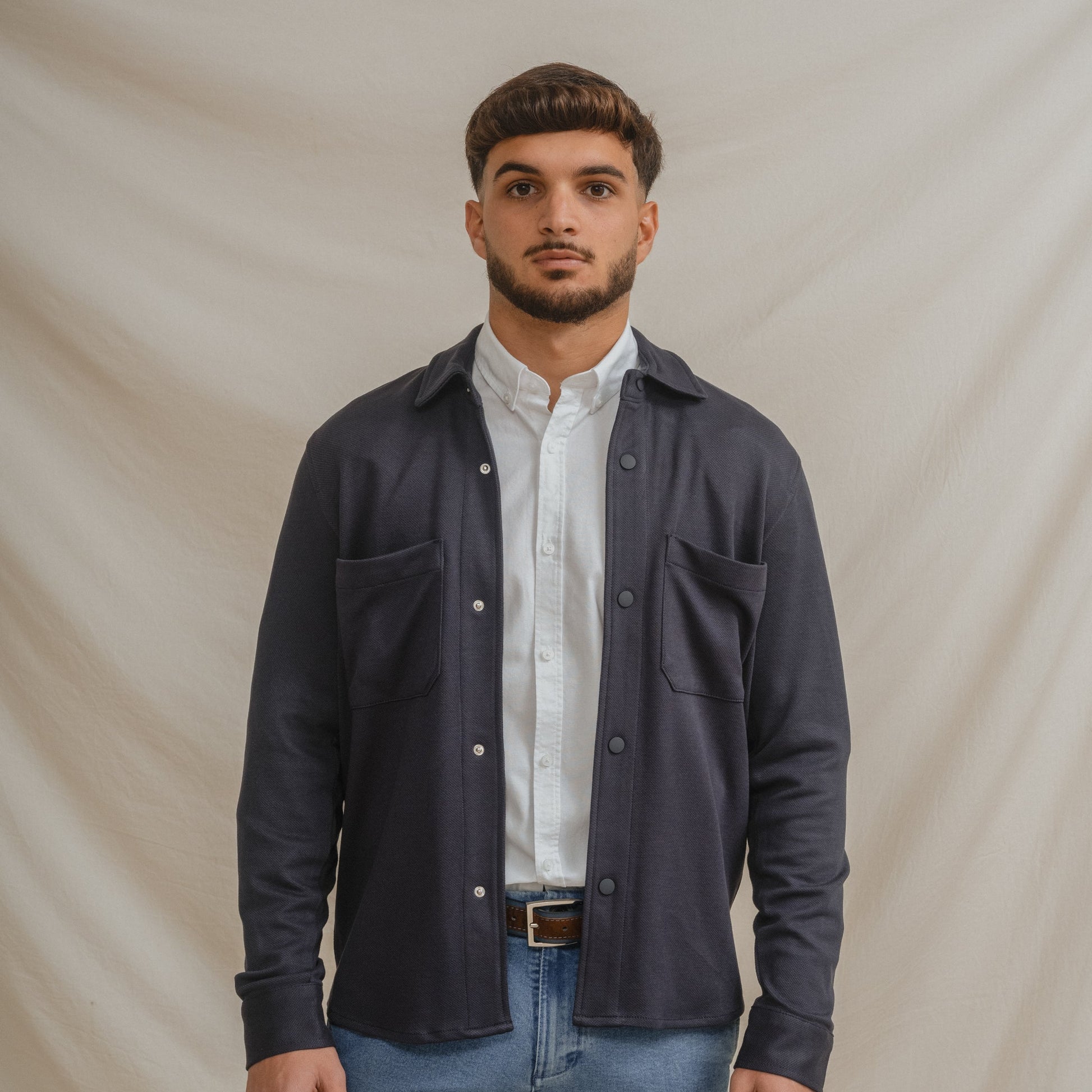 Sobrecamisa de punto azul para hombre con bolsillos de parche