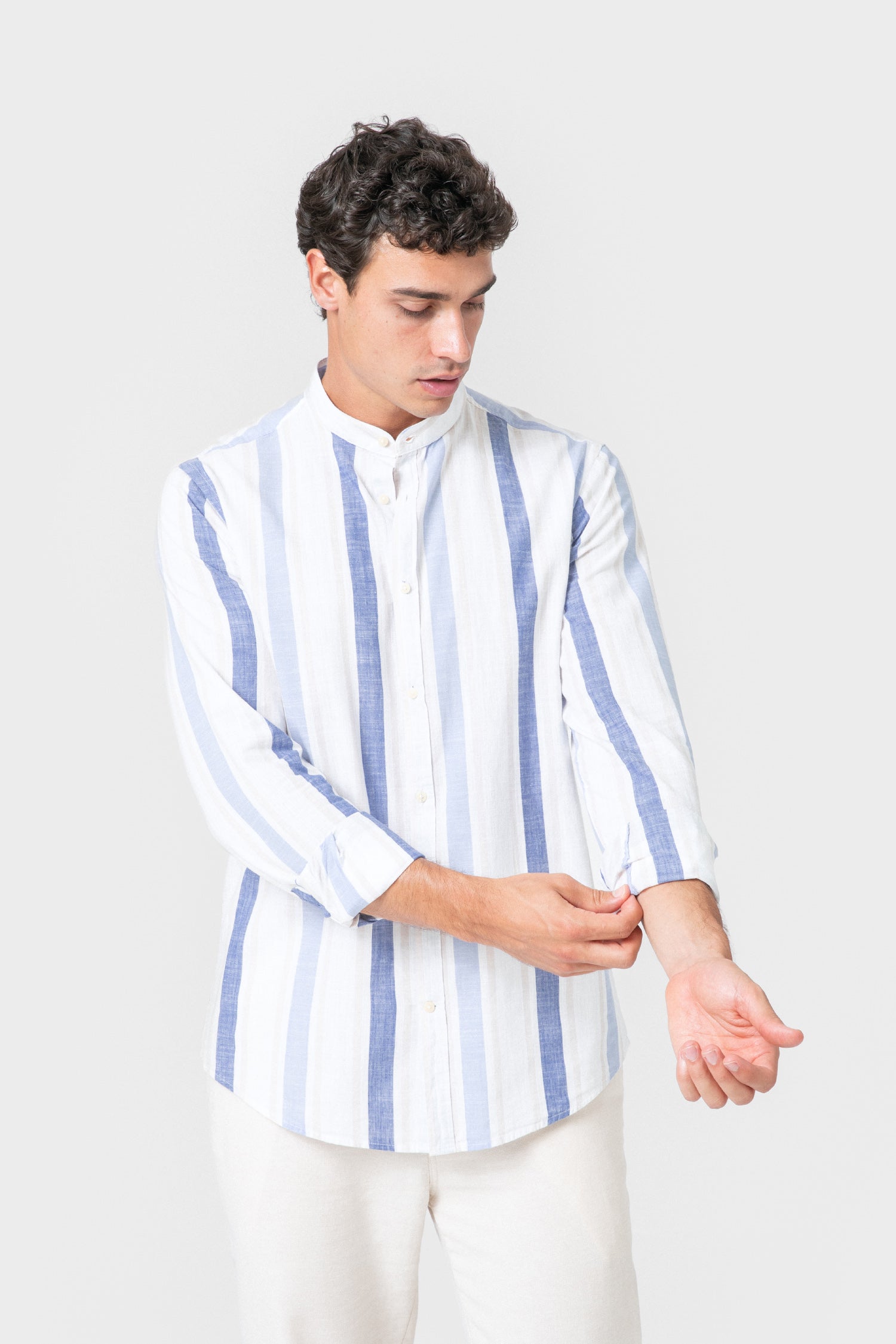 Camisa de lino y algodón a rayas para hombre con cuello mao