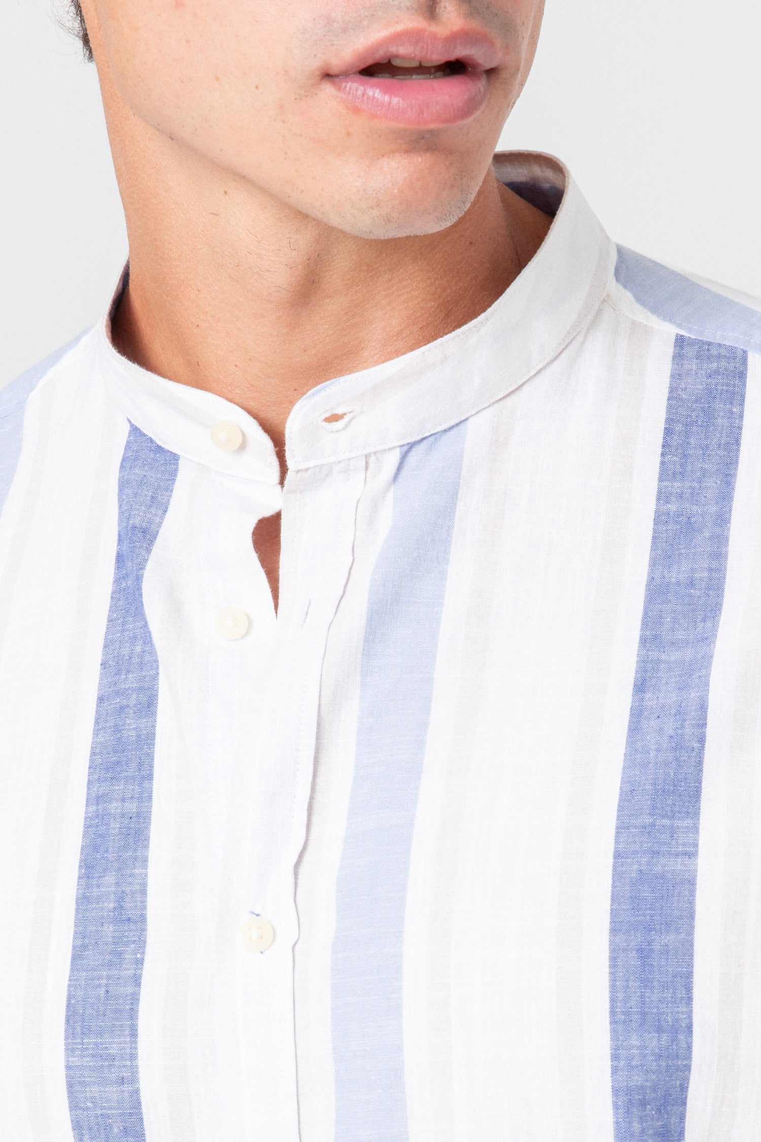 Camisa de lino y algodón a rayas para hombre con cuello mao