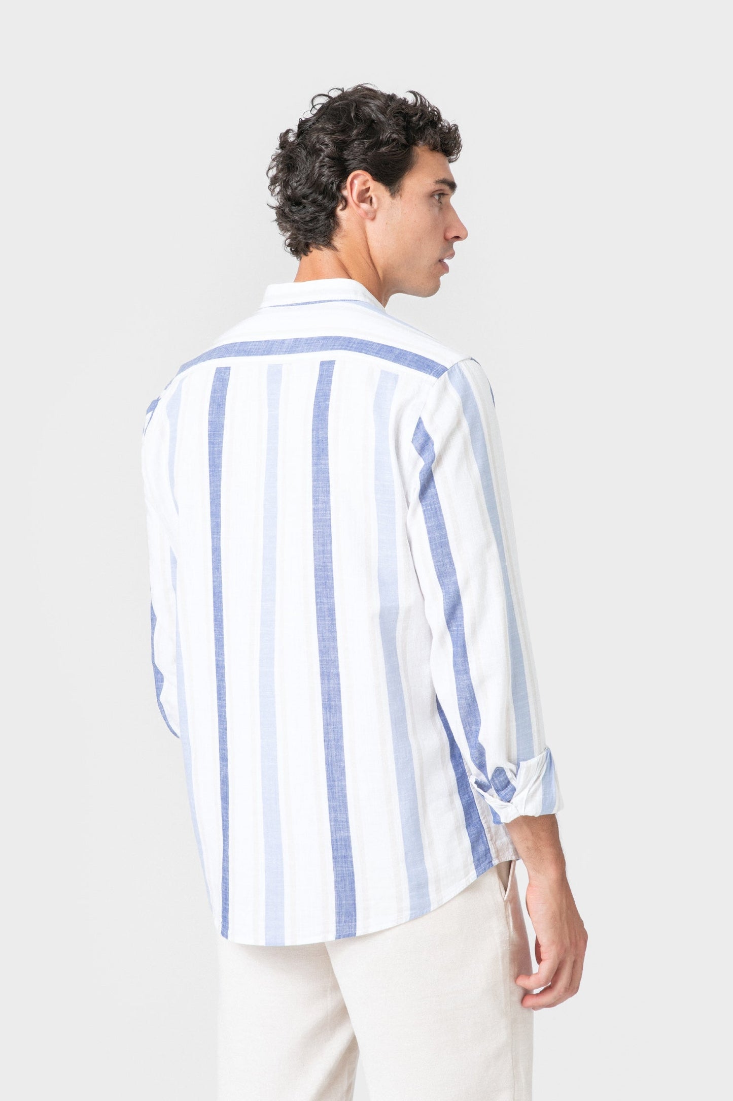 Camisa de lino y algodón a rayas para hombre con cuello mao