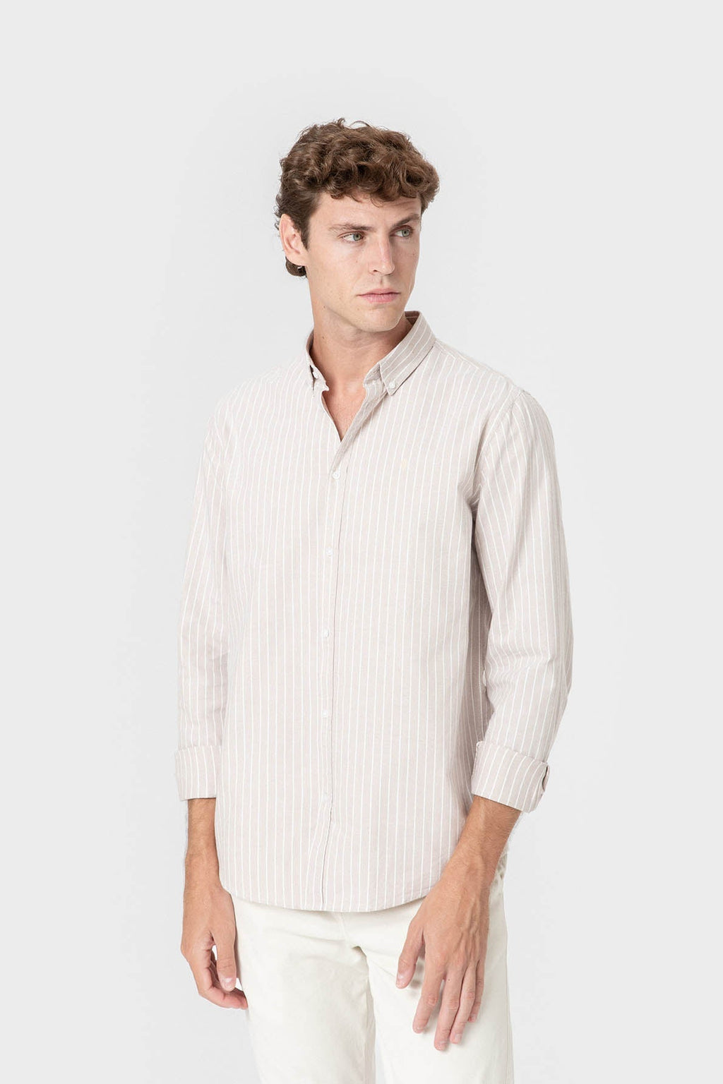 Camisa Oxford beige de rayas blancas para hombre