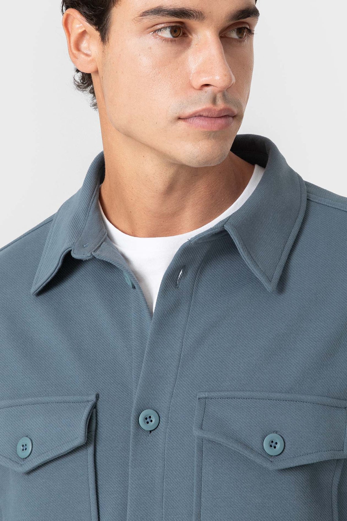 Sobrecamisa azul de punto diagonal de hombre con dos bolsillos