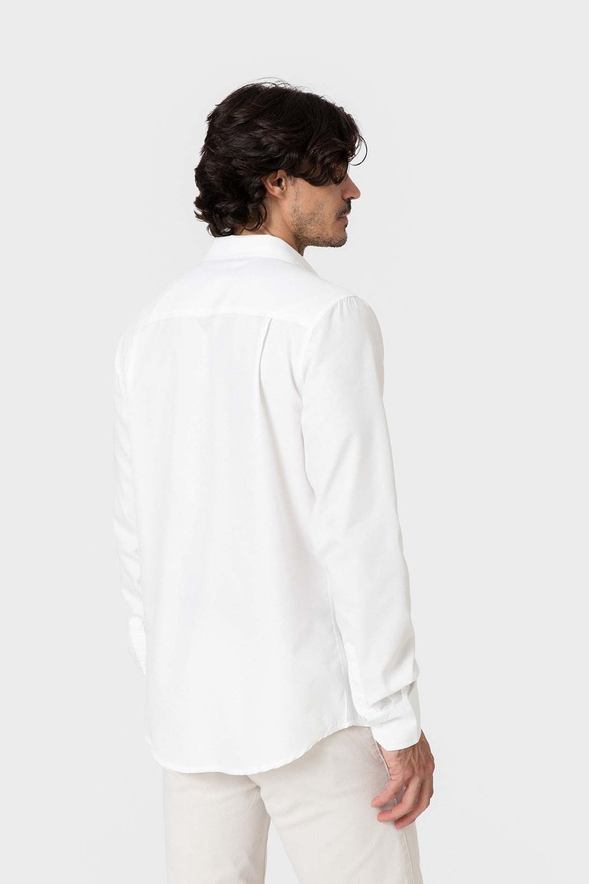 Camisa de vestir blanca con brocado para hombre