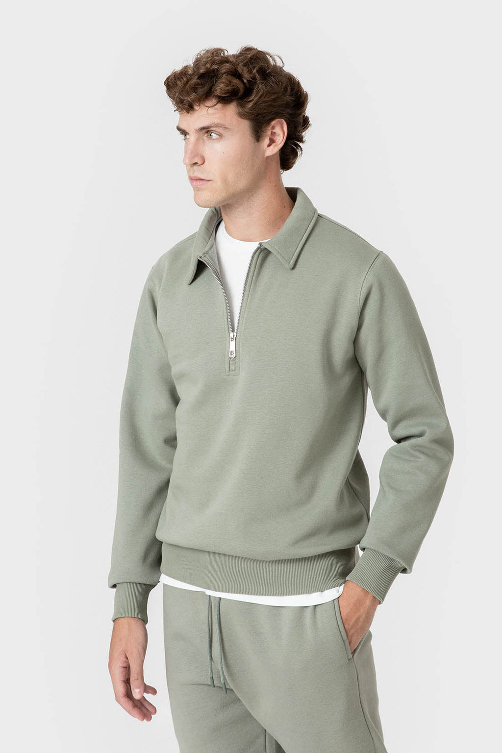 Sudadera verde de hombre con cuello polo y cremallera