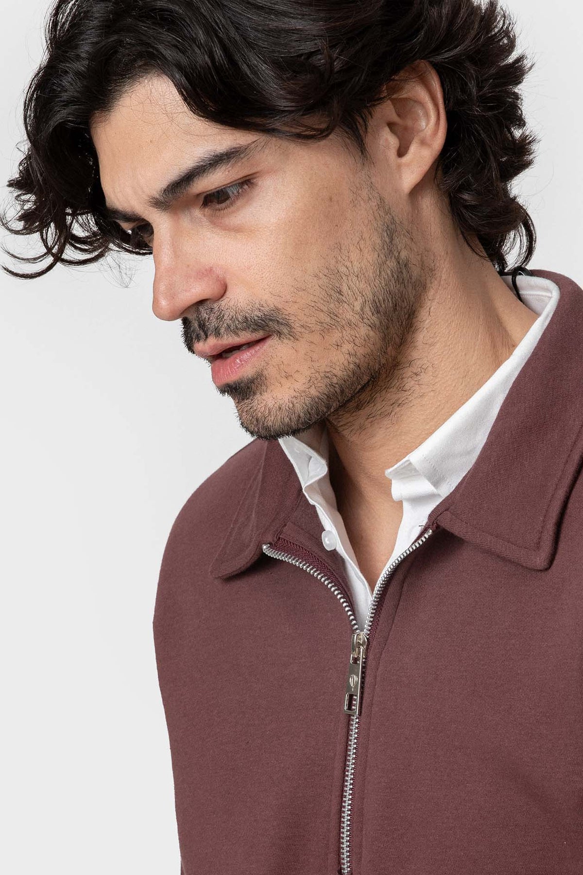 Sudadera burdeos de hombre con cuello polo y cremallera