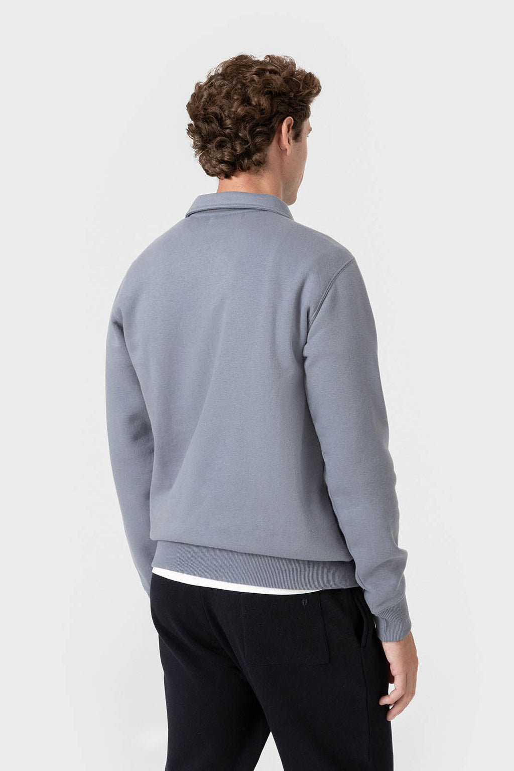 Sudadera celeste de hombre con cuello polo y cremallera