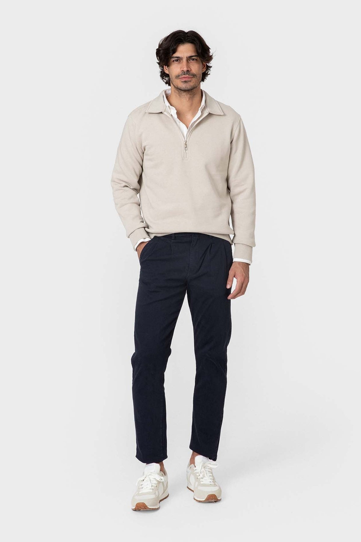 Sudadera beige de hombre con cuello polo y cremallera