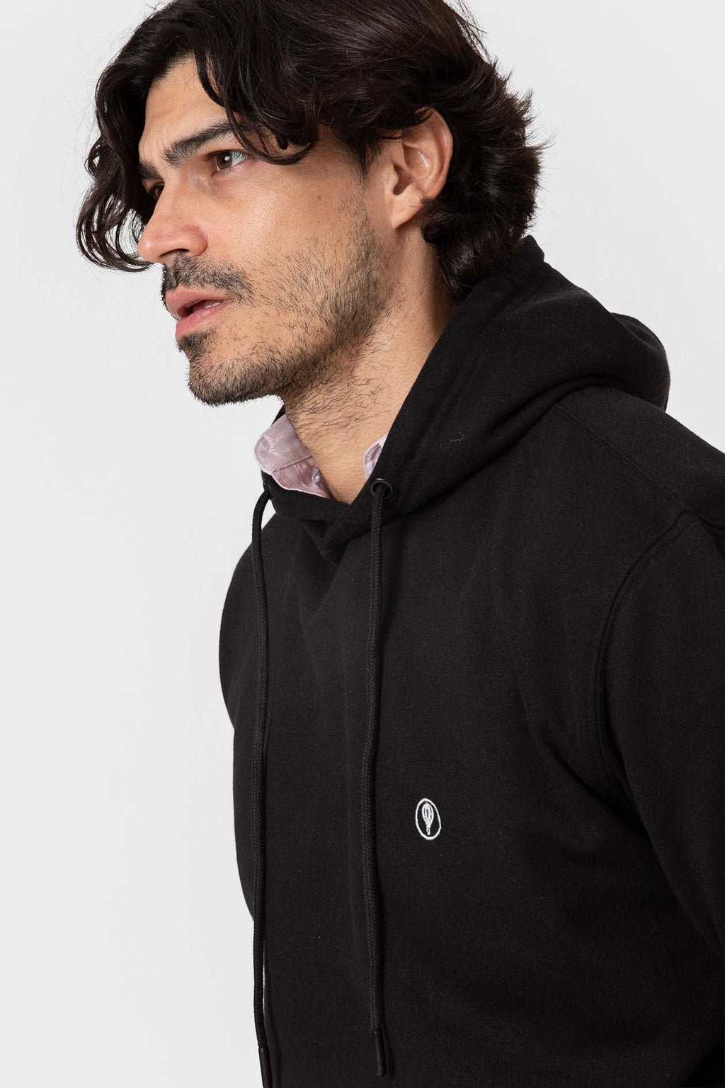 Sudadera negra con capucha y bolsillo canguro para hombre