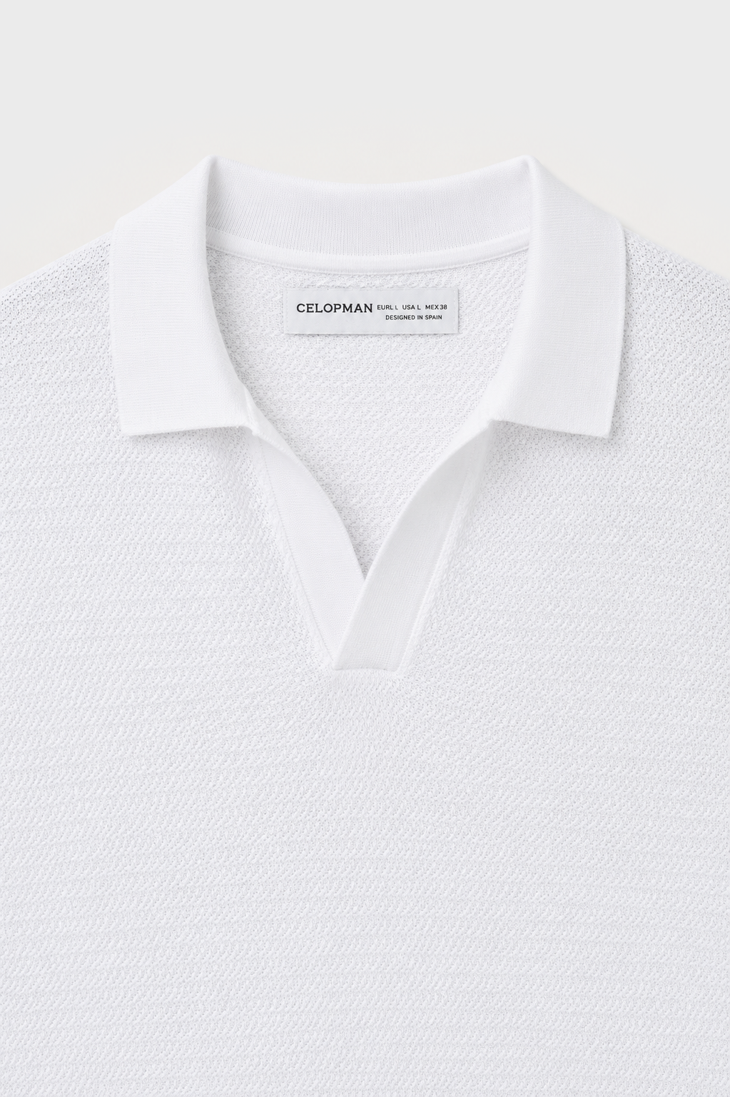 Polo de punto blanco con textura y manga corta para hombre
