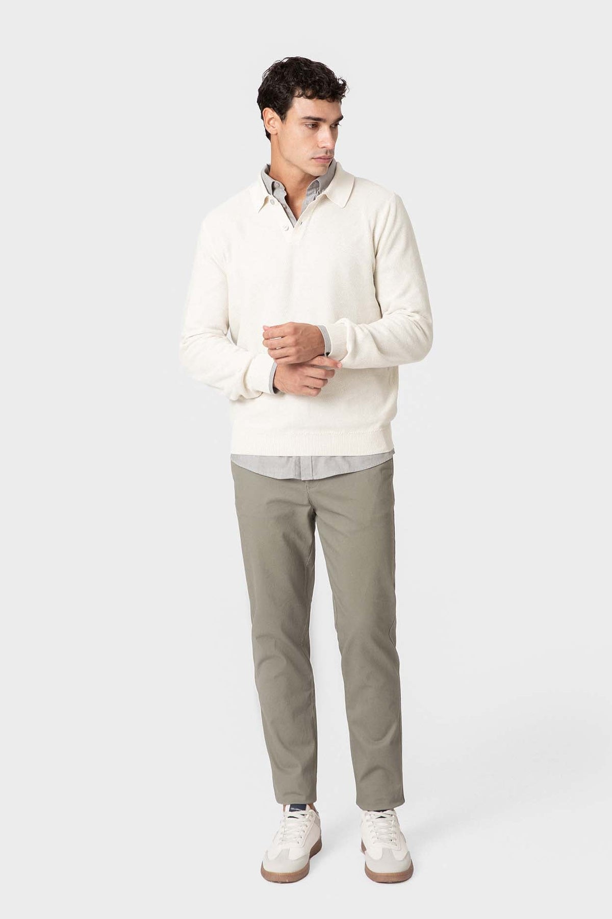 Jersey blanco de hombre con cuello polo y textura nido de abeja