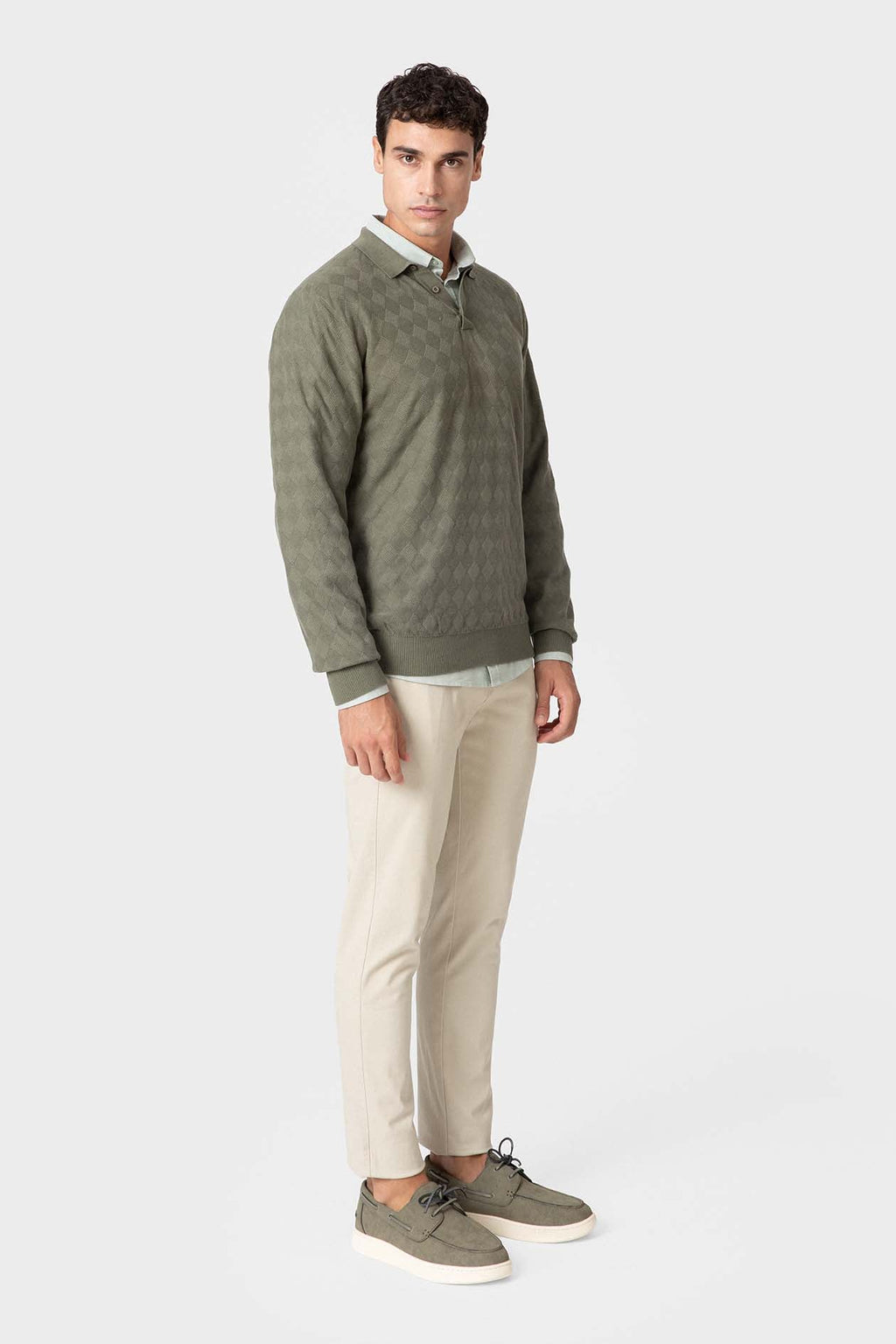 Jersey verde con cuello polo y textura de rombos para hombre