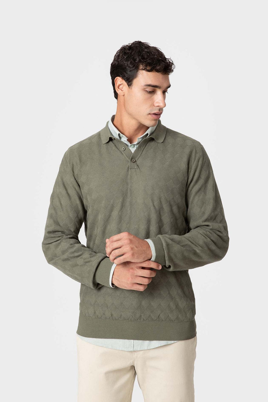 Jersey verde con cuello polo y textura de rombos para hombre