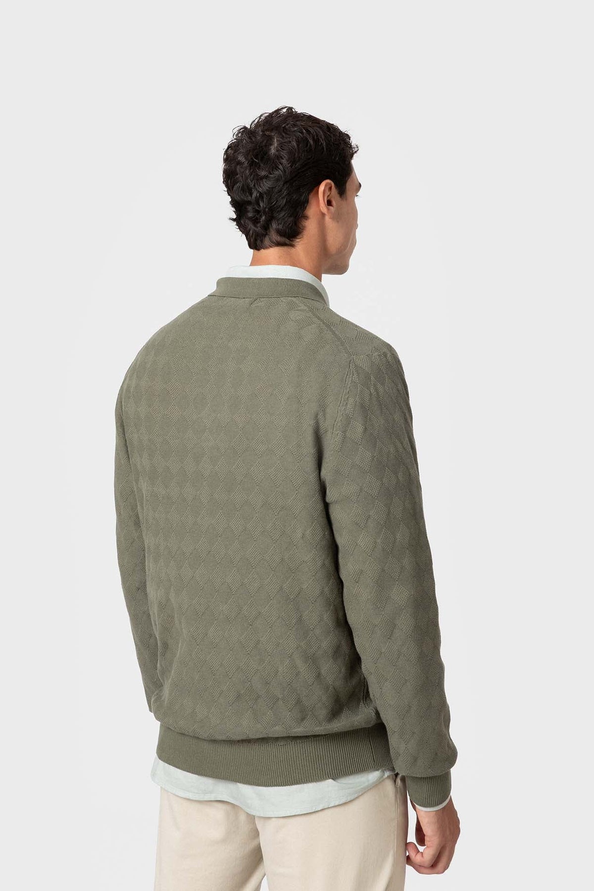Jersey verde con cuello polo y textura de rombos para hombre