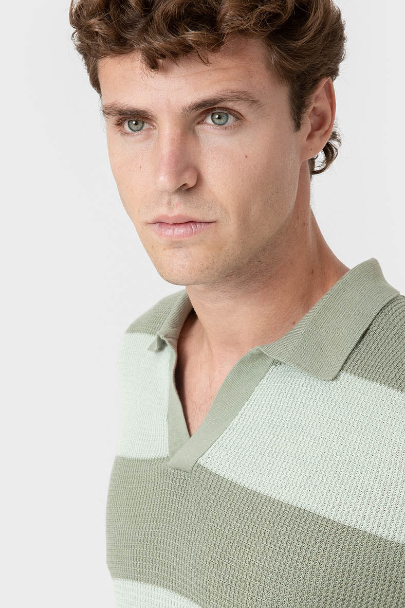 Polo verde de punto canalé panelado para hombre