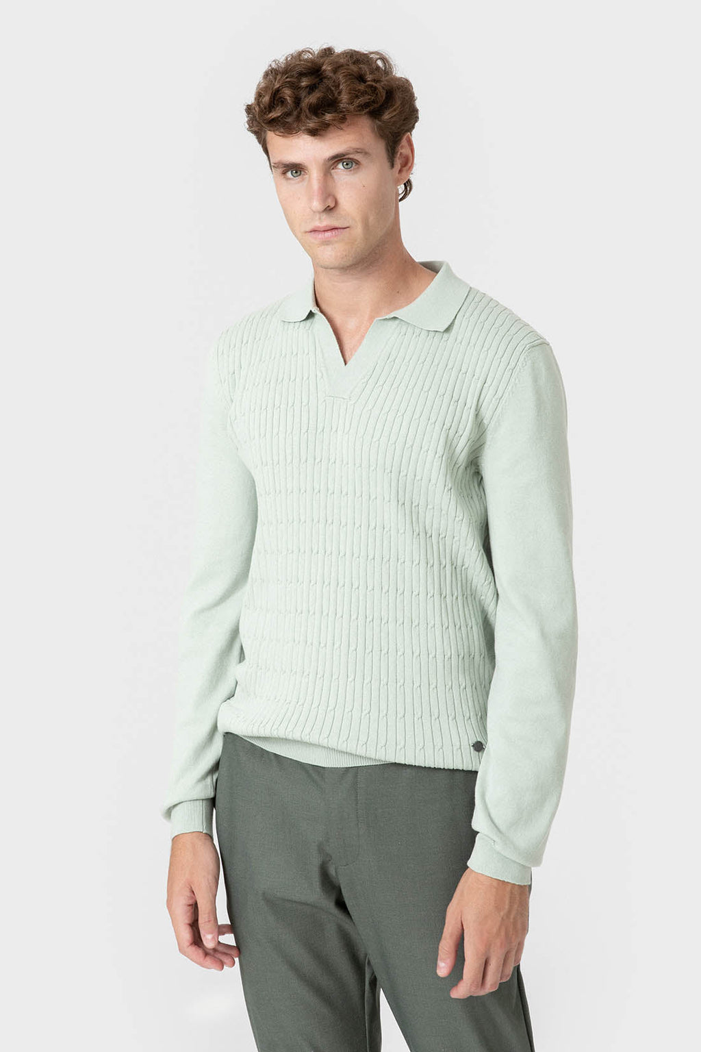 Jersey verde de hombre con cuello polo sin botones