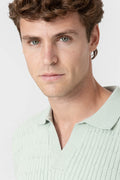 Jersey verde de hombre con cuello polo sin botones