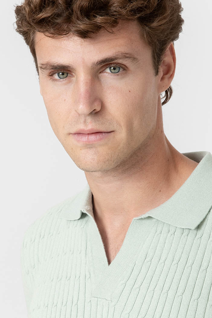 Jersey verde de hombre con cuello polo sin botones
