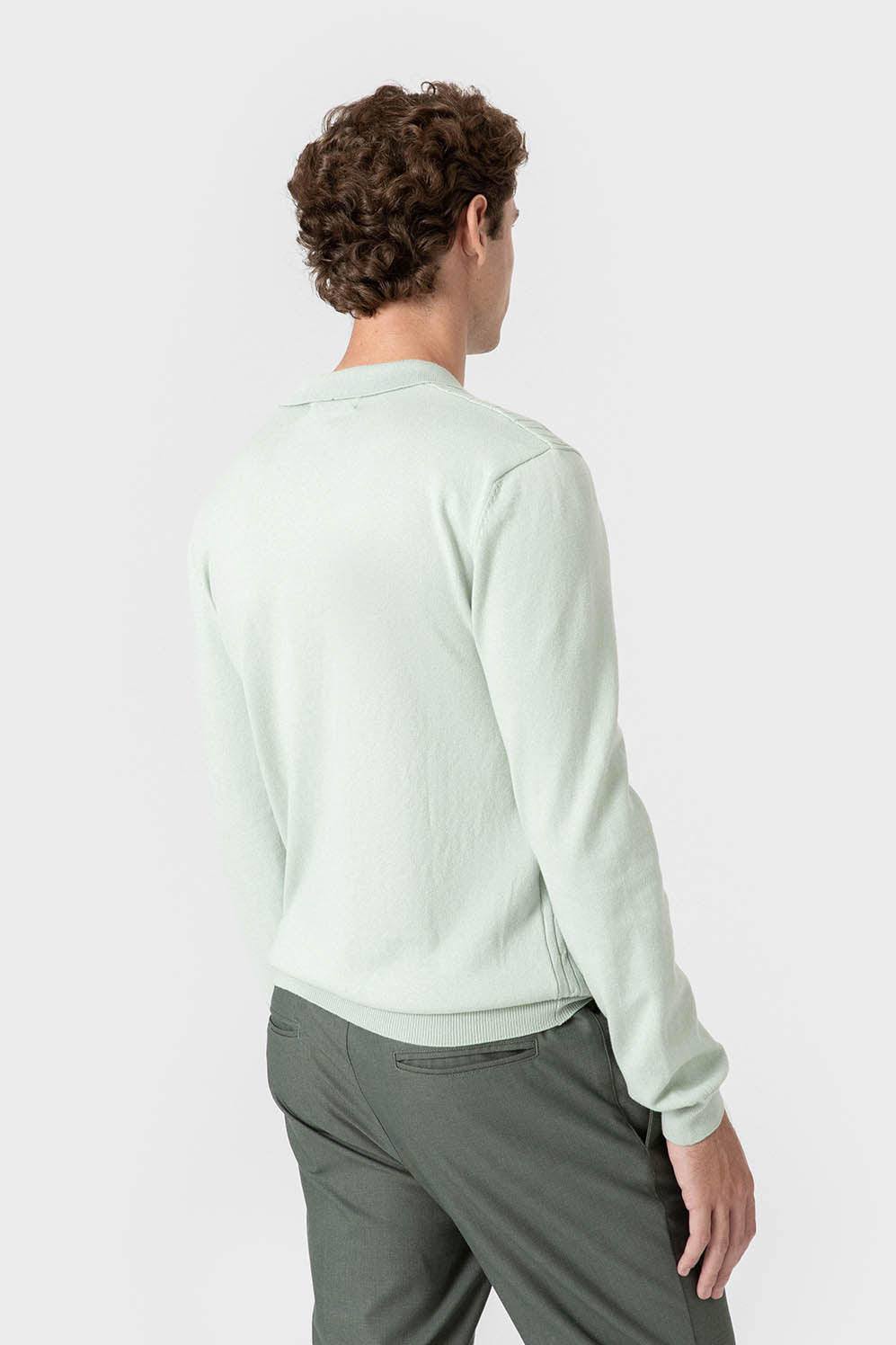 Jersey verde de hombre con cuello polo sin botones