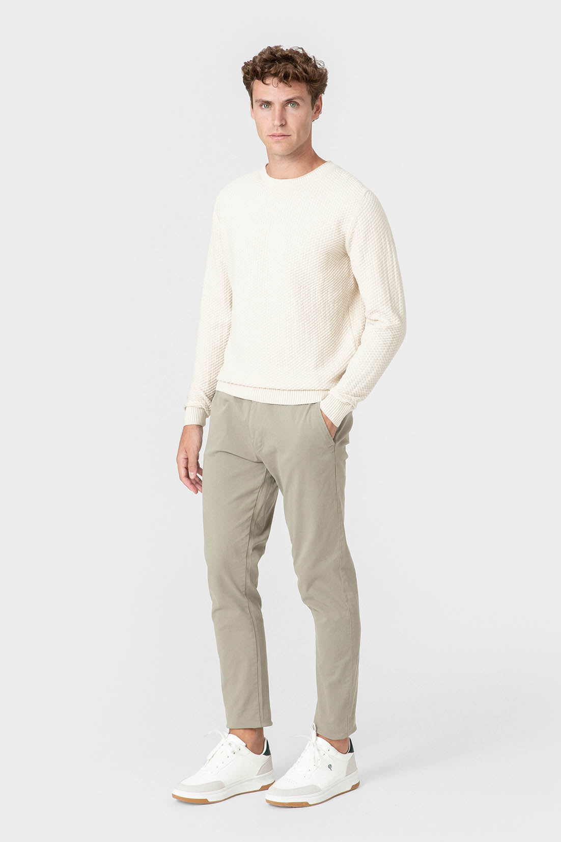 Jersey blanco de algodón con textura de ladrillo