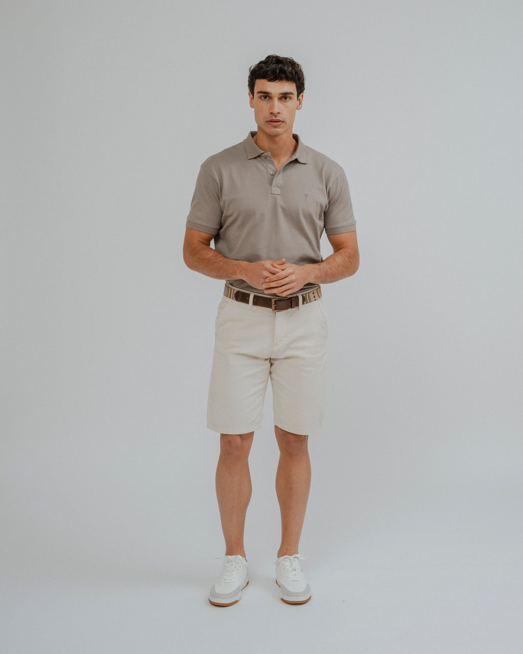 Polo marrón de hombre de algodón con logo bordado