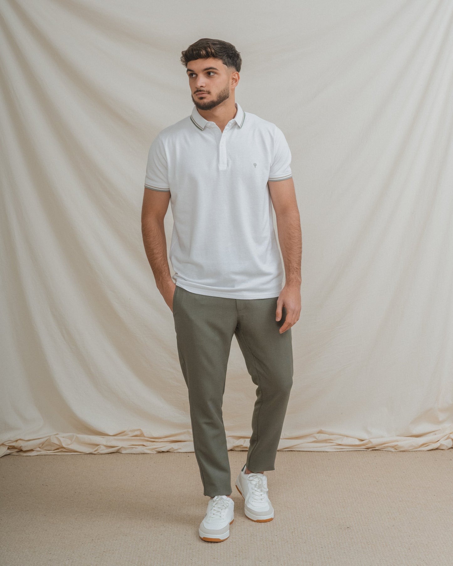 POLO BÁSICO BLANCO PIQUÉ LÍNEA