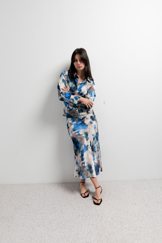 Falda midi con estampado artístico y tejido fluido diseño español