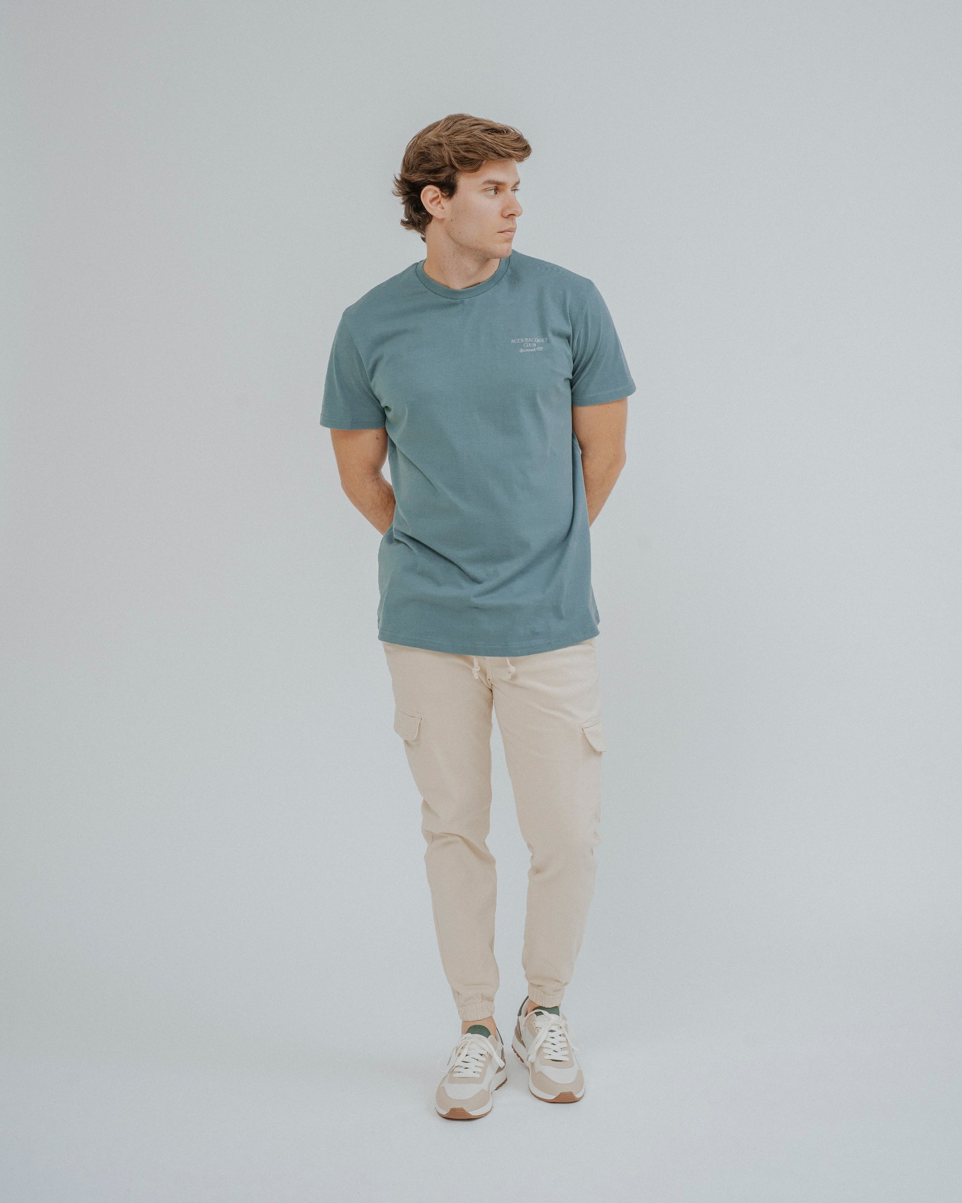 Camiseta verde con estampado gráfico en la espalda para hombre