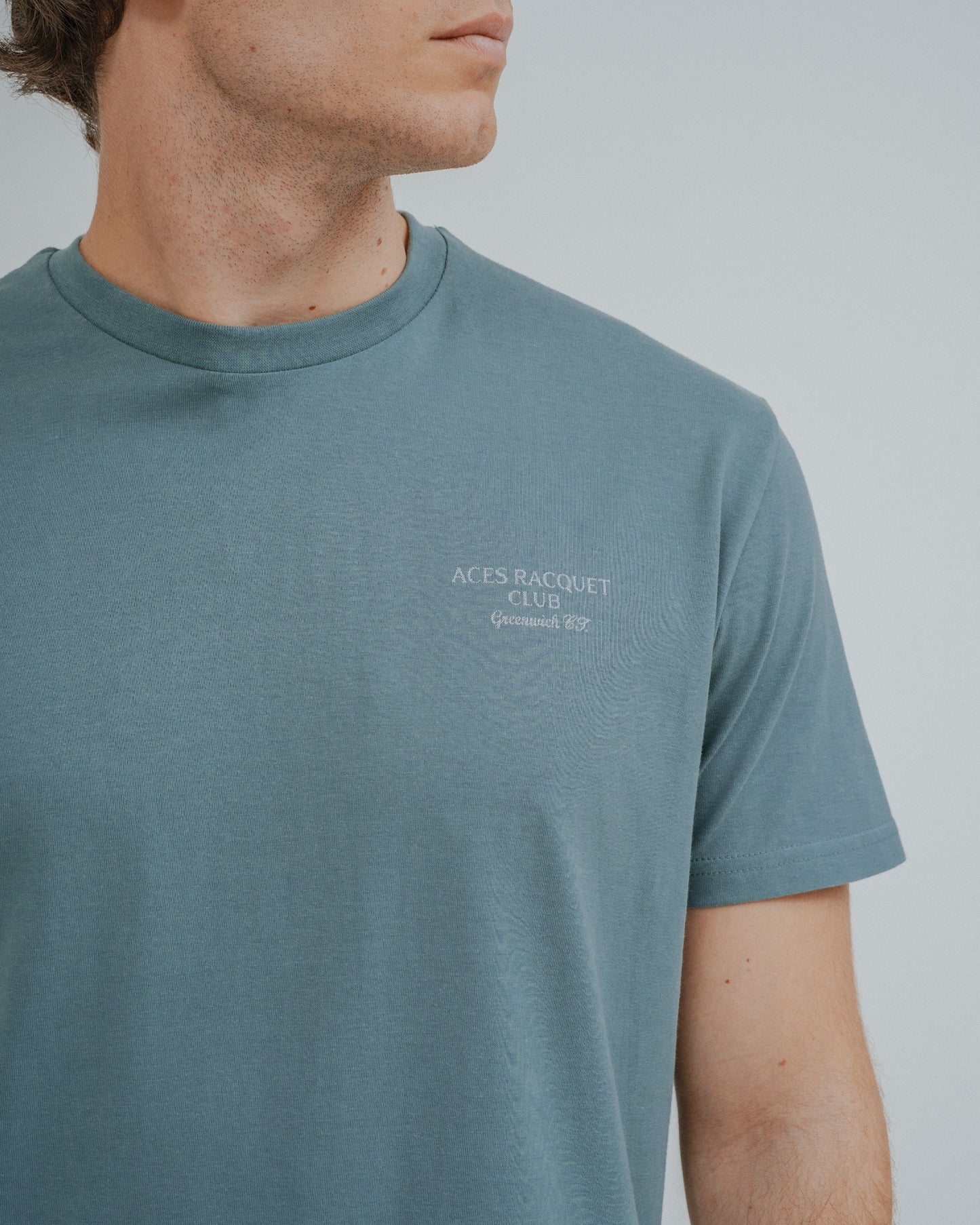 Camiseta verde con estampado gráfico en la espalda para hombre