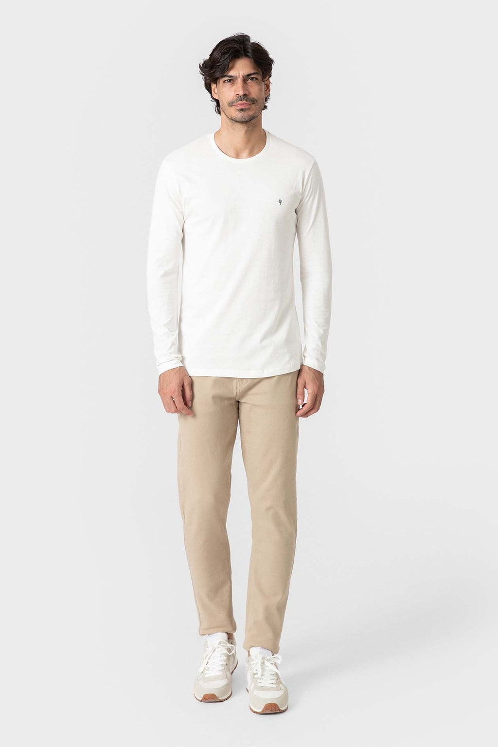 Camiseta blanca de algodón de hombre con manga larga y logo