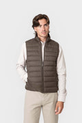 Chaleco Acolchado Marrón para Hombre con Cuello Alto