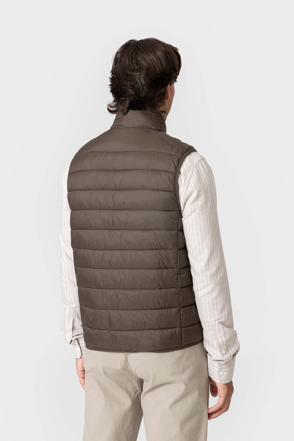 Chaleco Acolchado Marrón para Hombre con Cuello Alto