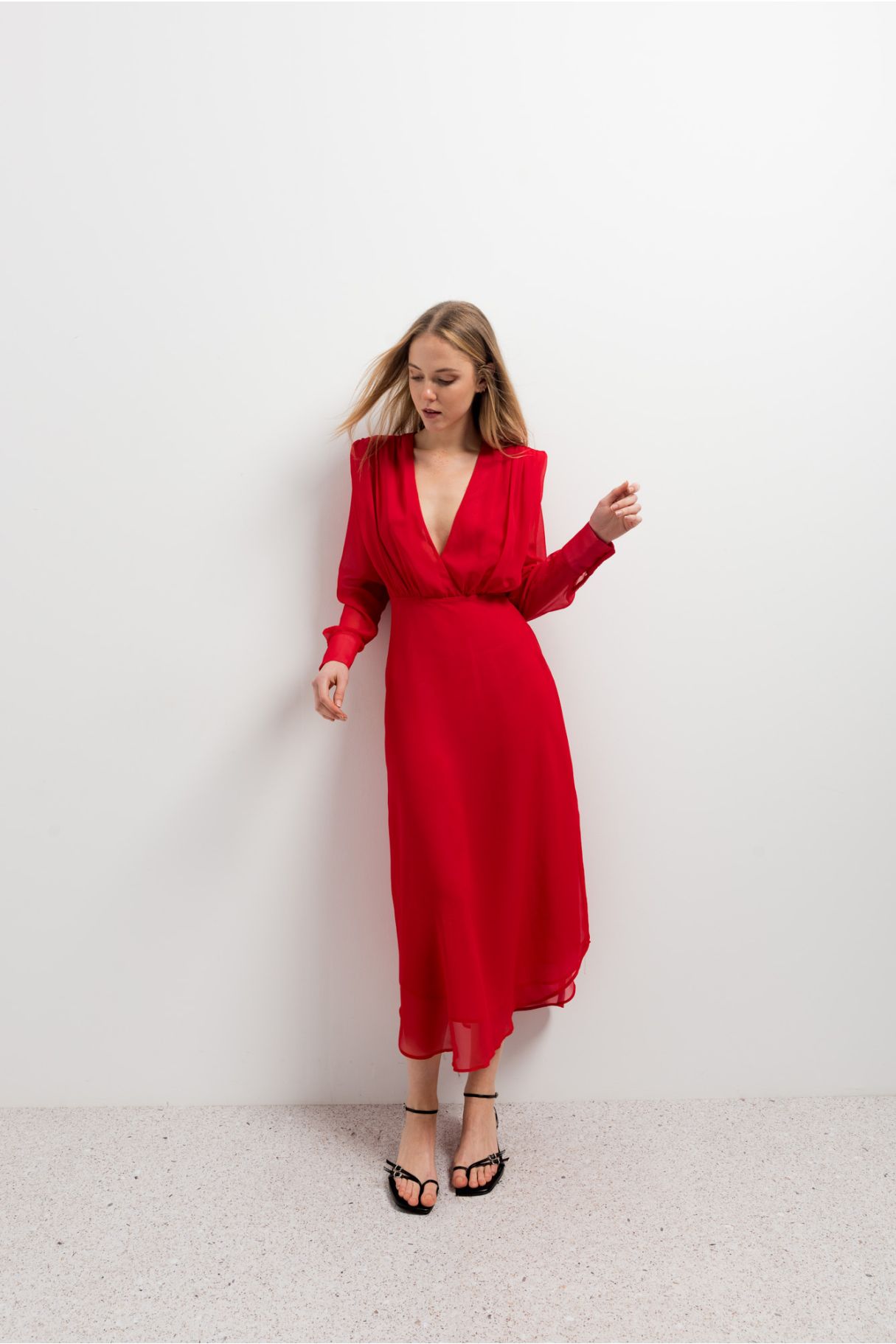 Vestido midi gasa color rojo, vestidos largos rojos para mujer, vestido de ceremonia rojo para mujer de Emerola  & Co