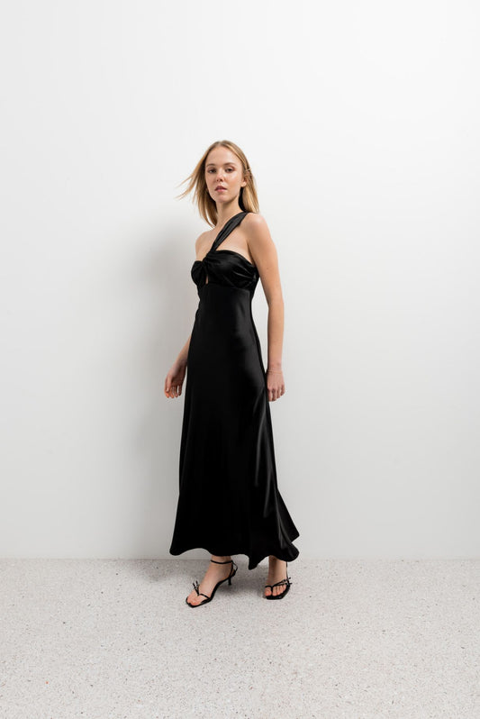 Vestido negro para cocktail o ceremonia, asimétrico 