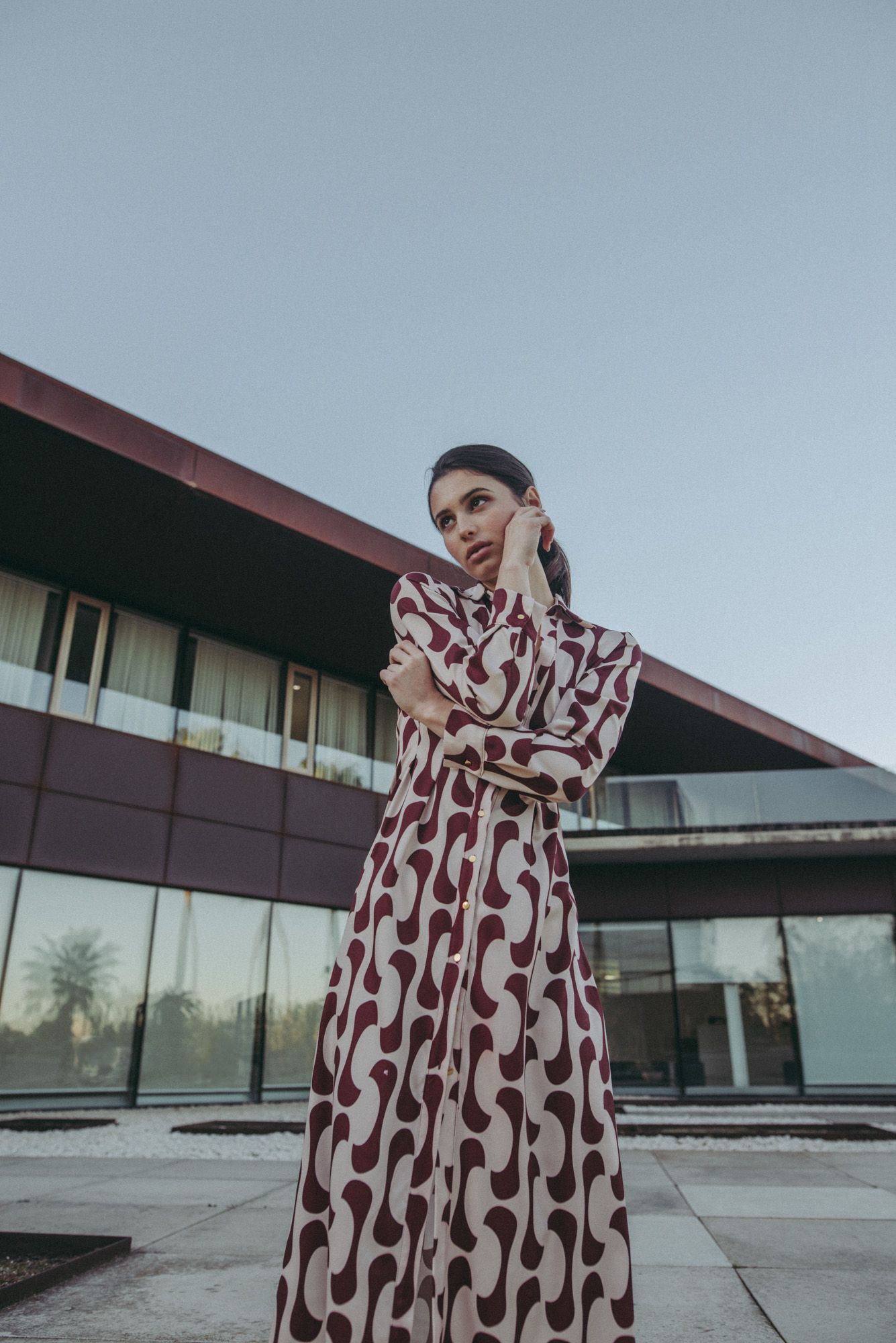 Vestido camisero estampado burdeos diseño España