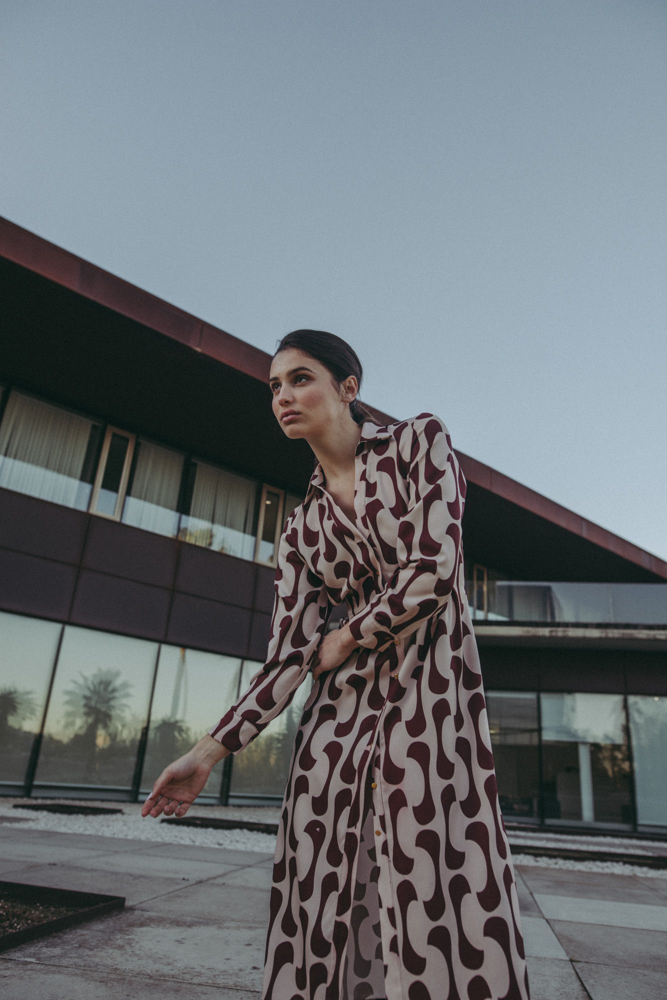 Vestido camisero estampado burdeos diseño España