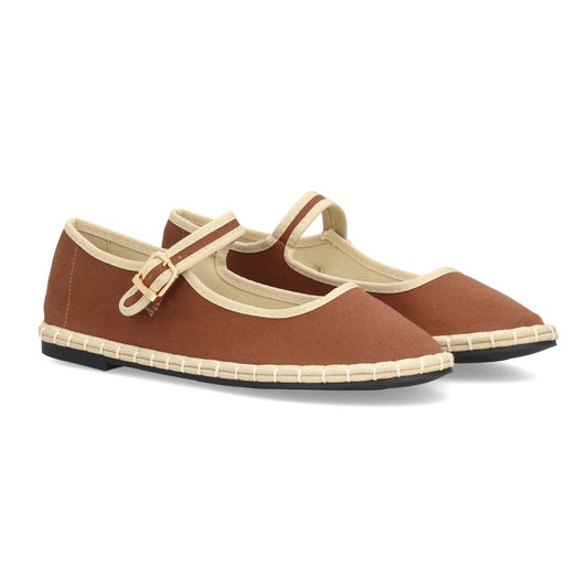 Zapato plano tipo bailarina color café con suela flexible