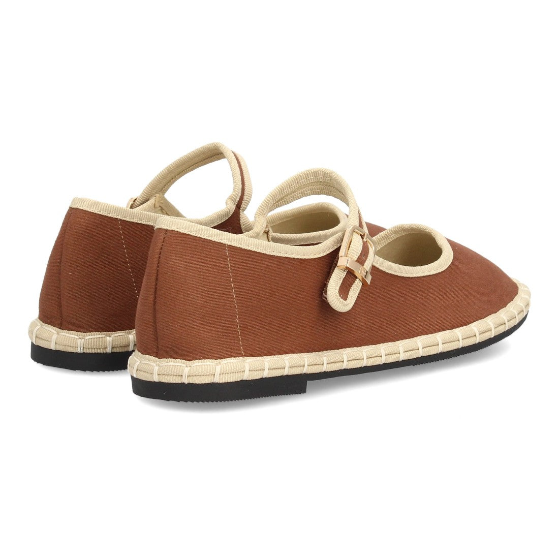 Zapato plano tipo bailarina color café con suela flexible