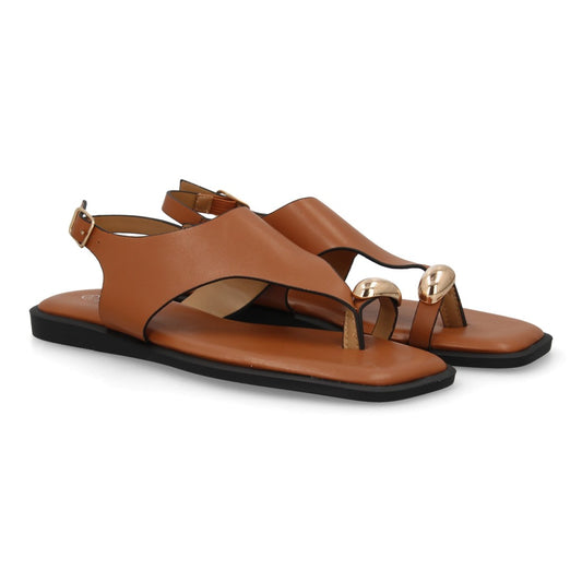sandalia plana camel pala envolvente mujer