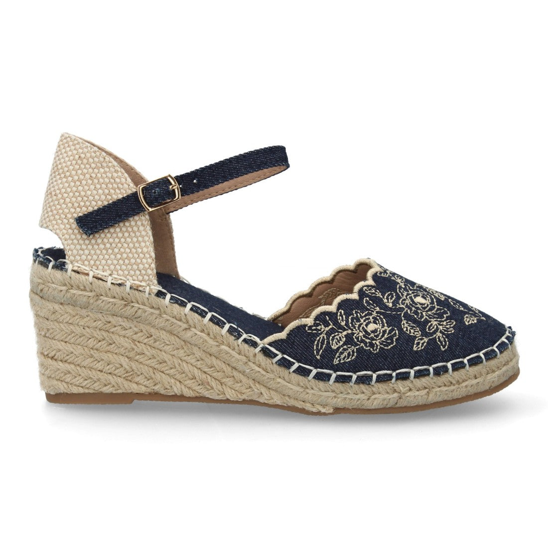 Sandalia cuña azul mujer con bordados de flores de colores en la pala.