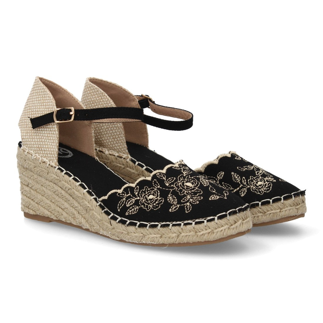 Sandalia negra con bordado de flores y suela de esparto tipo valenciana.