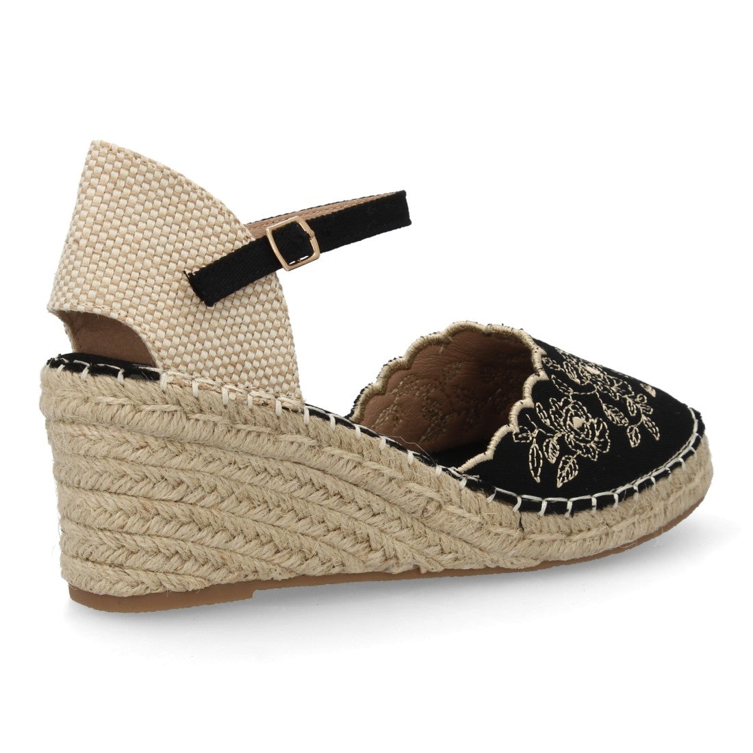 Sandalia negra con bordado de flores y suela de esparto tipo valenciana.